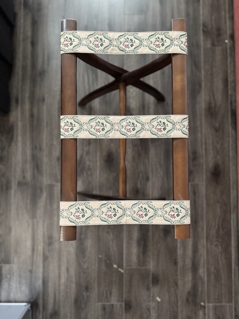 Vintage Wooden Folding Luggage Rack – Floral Tapestry Straps